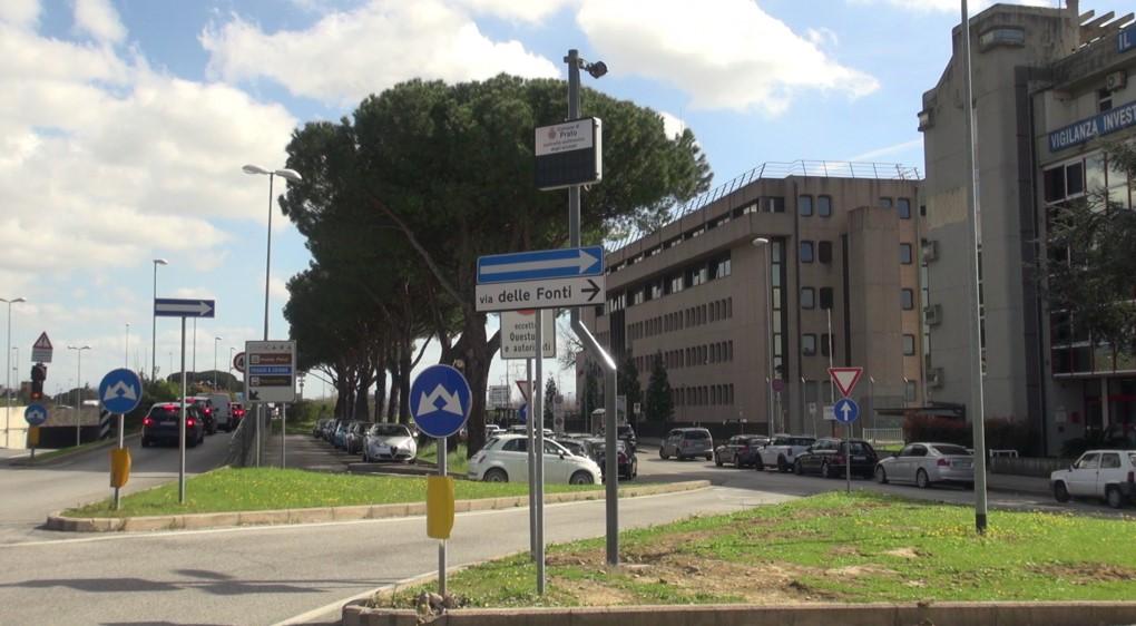 
	Il varco controllato dalla telecamera davanti alla Questura

