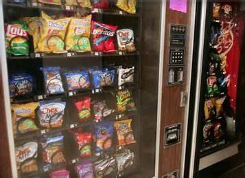 Cagliari, scassinava i distributori automatici di snack: arrestato