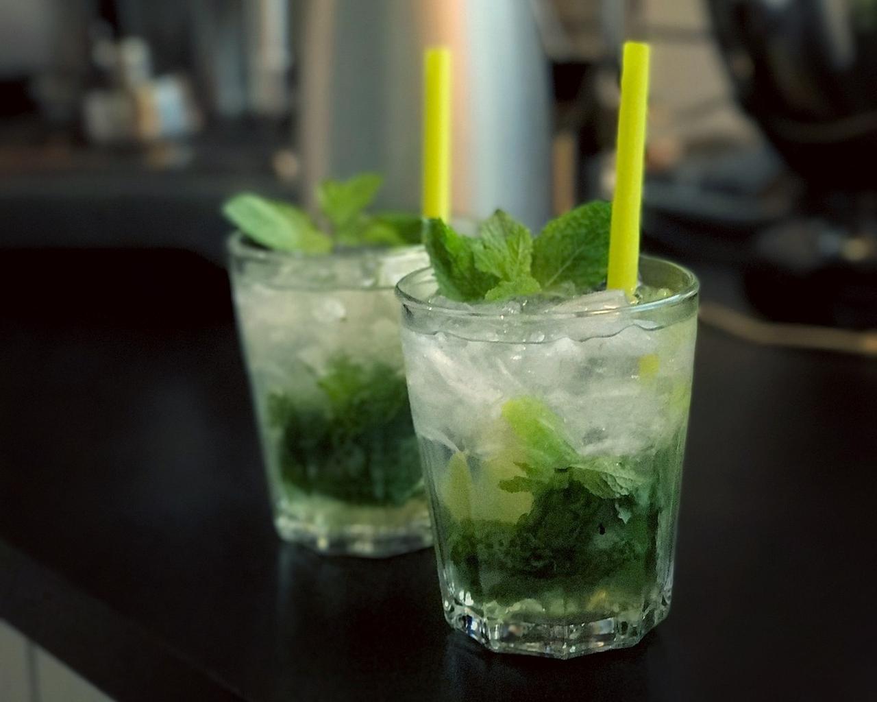Al bancone del bar regna sempre il Gin. Whisky, rum e vodka sono a un passo