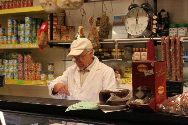 Poggio Renatico, la salumeria Montanari compie cento anni