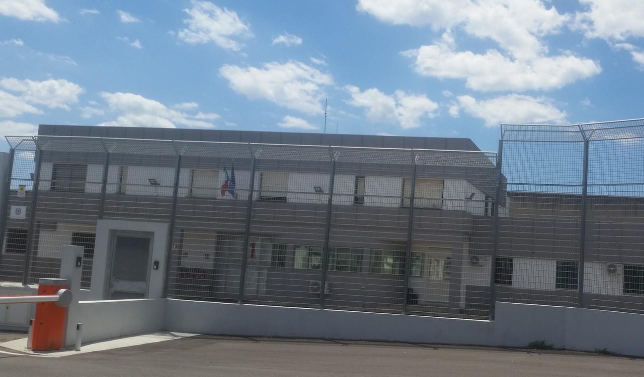 Non lascia l’isola dopo l’espulsione, rintracciato dalla questura di Sassari e portato al Cpr di Macomer
