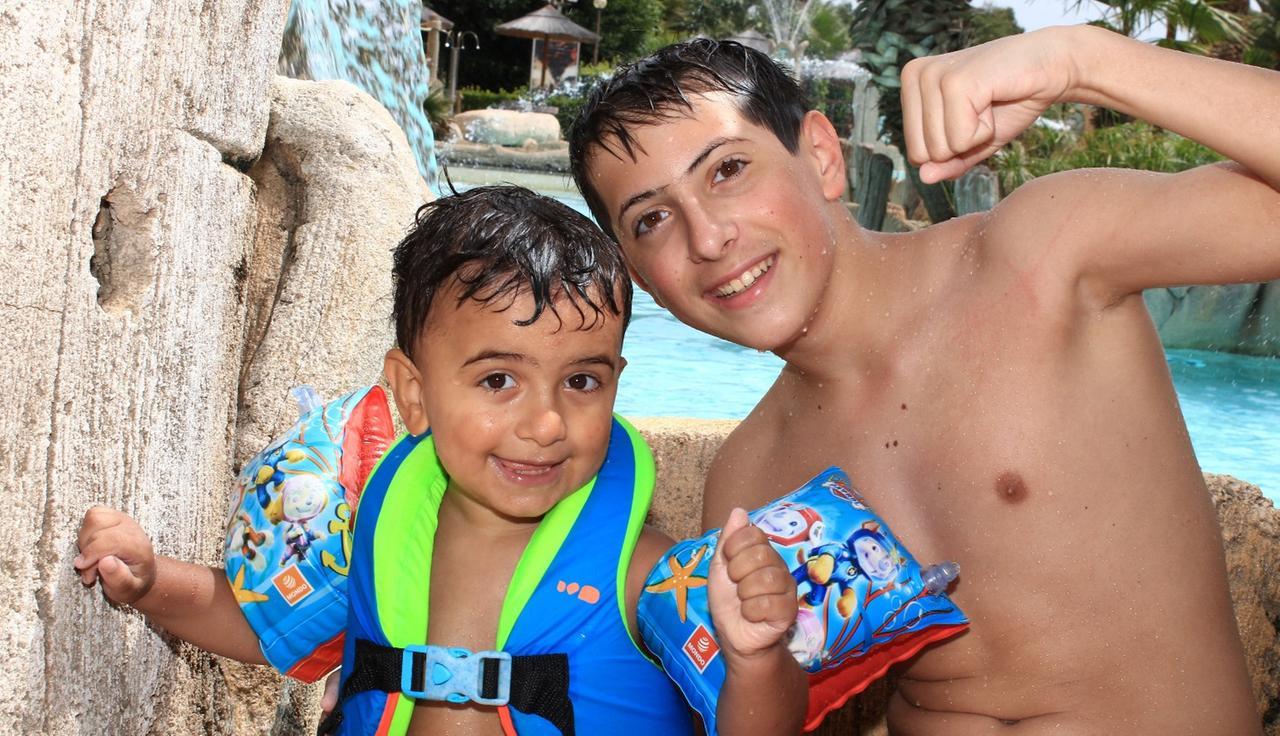 
	Lorenzo con il cugino Diego che gli ha donato il midollo

