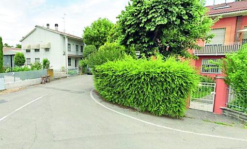 Cero vicino ai libri, brucia la casa Soccorso un 77enne intossicato