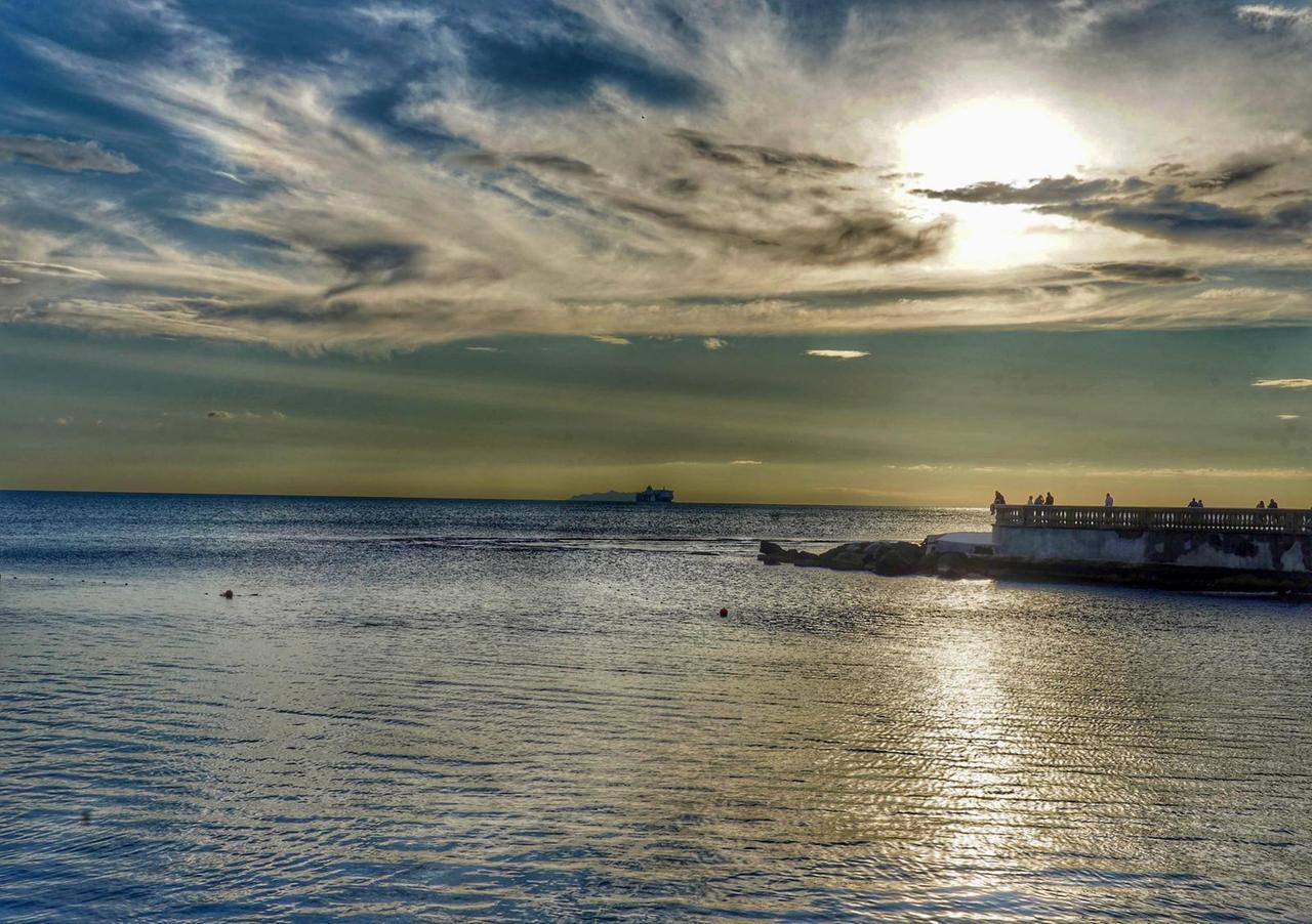 Livorno riflessa, quando il tramonto abbraccia tutto