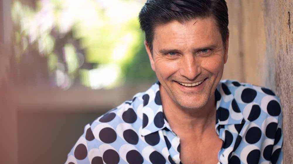 Lorenzo Flaherty: «La Sardegna è la mia seconda casa, mi piace passeggiare al Poetto»