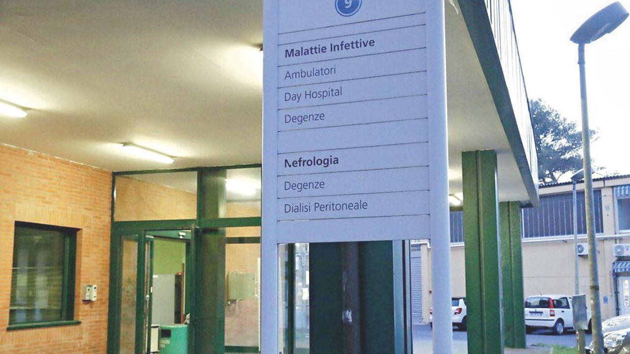 
	<br />
	L&rsquo;ingresso del reparto di malattia infettive dell&rsquo;ospedale di Livorno (foto d&rsquo;archivio)

