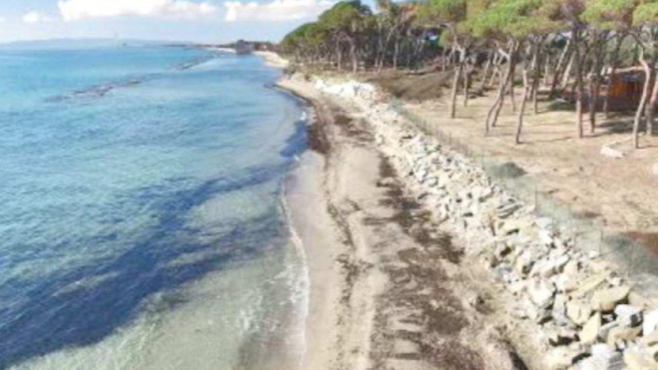<br />
La vista del tratto di spiaggia da Baia Toscana a Torre Mozza