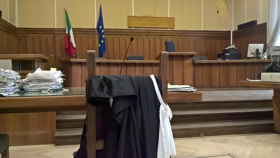 Pistoia, denunciata per aver occupato una casa con i quattro figli dopo lo sfratto: il giudice le dà ragione