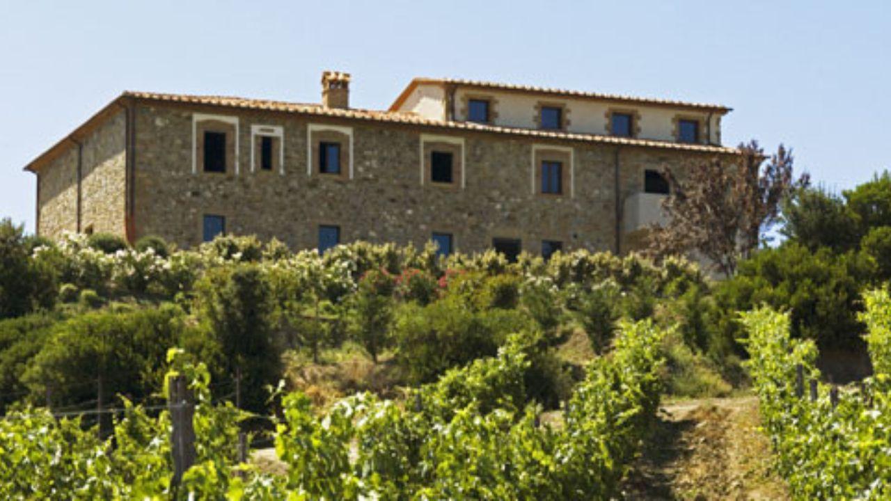 Il casale principale di Poderi Firenze