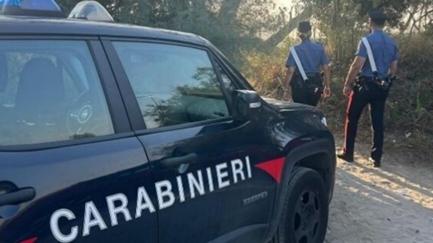 Lido Nazioni, atti osceni in spiaggia libera: giovane patteggia e paga una multa