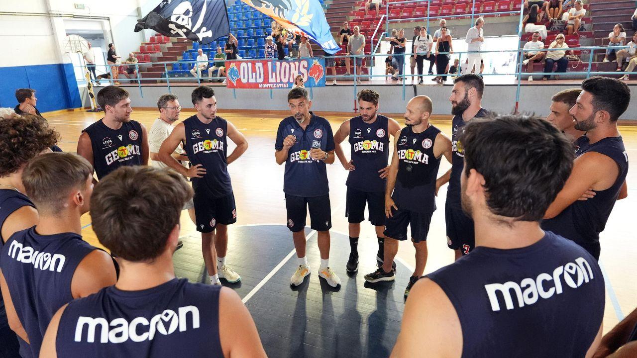 Un allenamento della formazione montecatinese al Palavinci