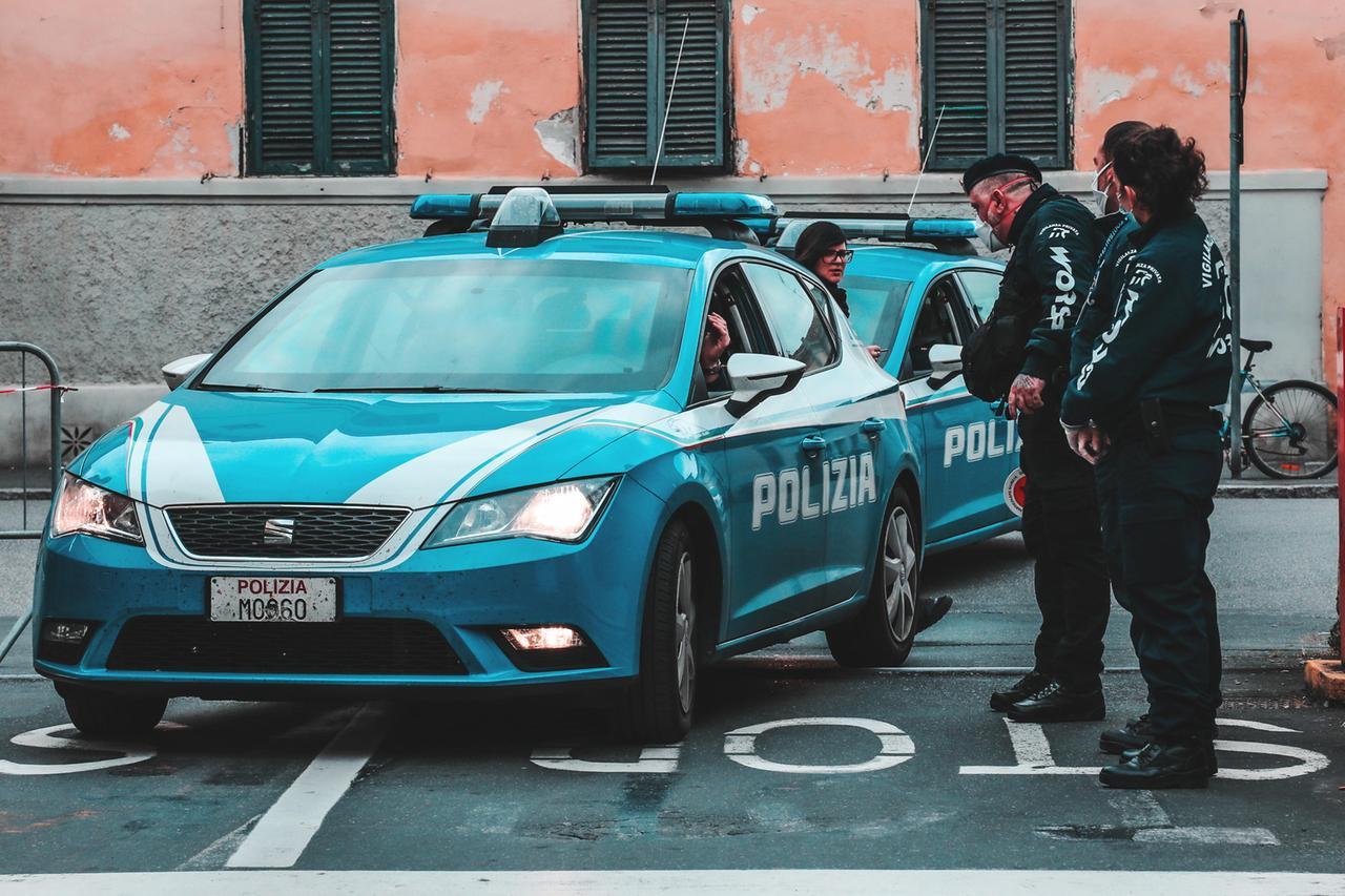 
	Volanti della polizia all'ingresso dell'ospedale (foto d'archivio)

