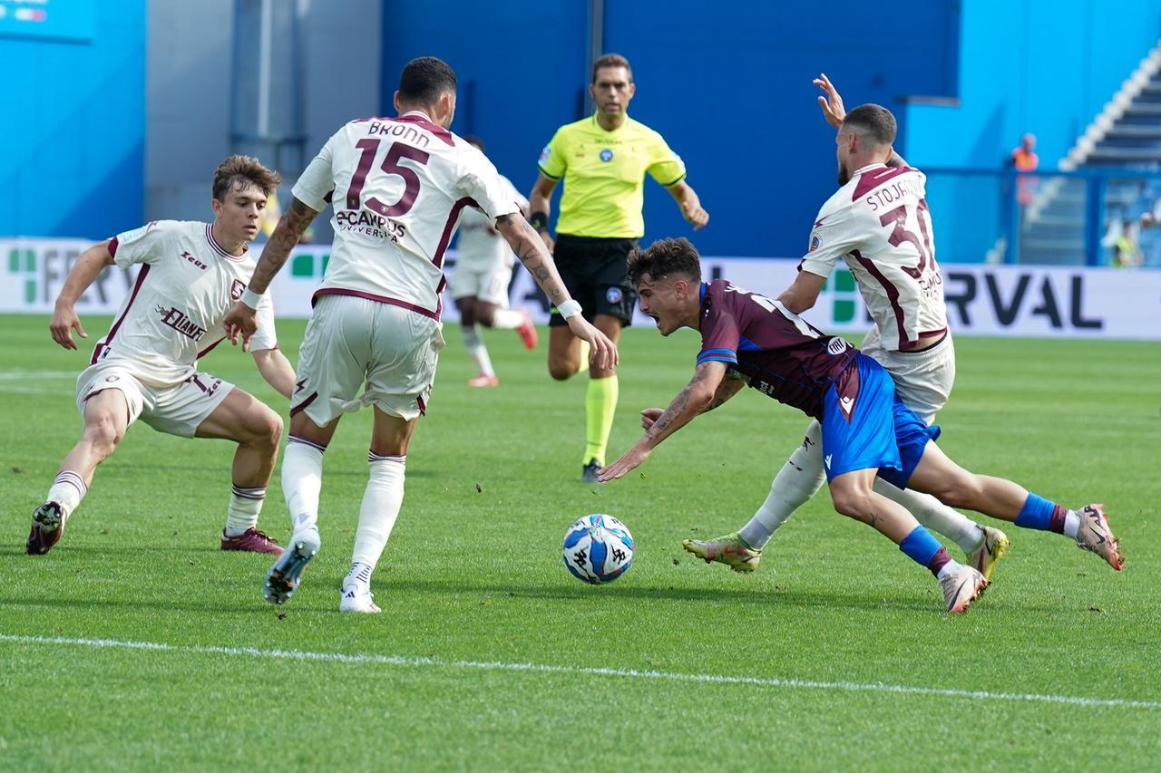 Bardi salva la Reggiana: con la Salernitana finisce 0-0