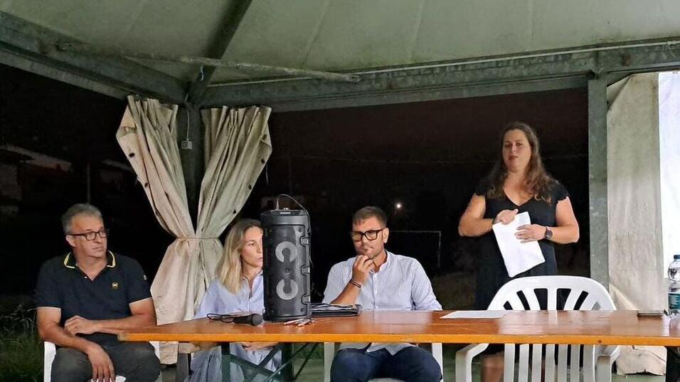 Rosignano, i genitori sostengono i figli: «Alla Mazzanta faremo nuoto agonistico»
