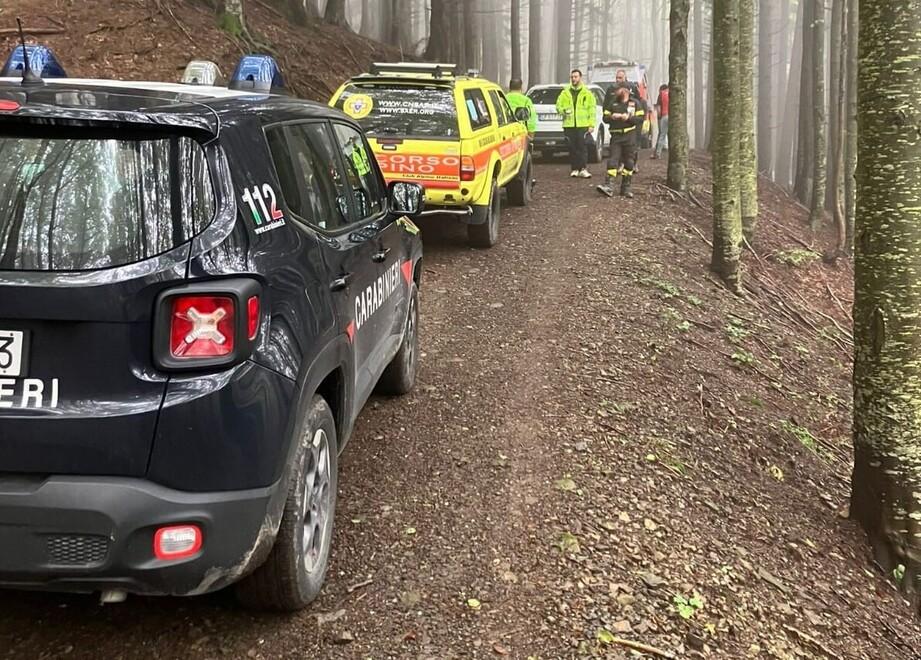 Malore mentre cerca funghi a Fanano: muore un 73enne di Marano