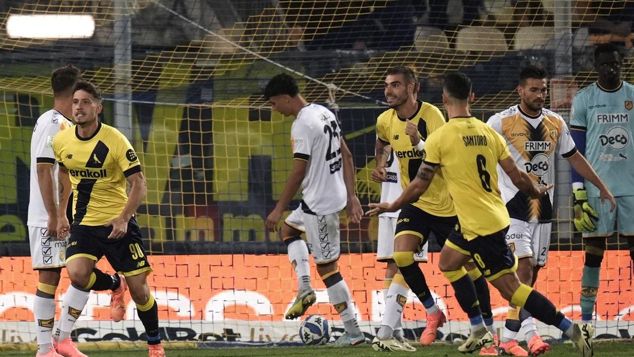 Un super Modena schianta la Juve Stabia con i gol di Palumbo, Santoro e Abiuso
