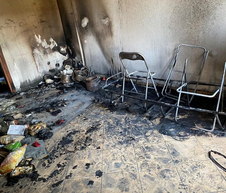 Cade una candela, la casa va a fuoco. Ospitava gli sfollati del gazebo del Sant'Anna