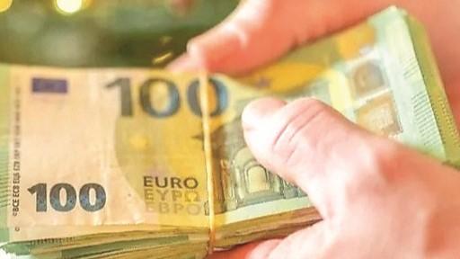 Bonus di 100 euro nella tredicesima ma solo a chi è sposato e ha un figlio