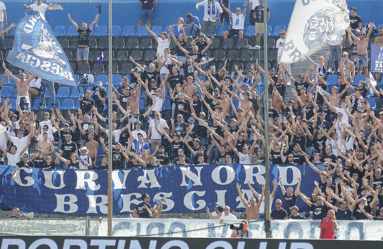 
	Tifosi del Brescia a Pisa (foto Muzzi)

