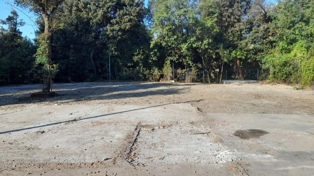 L’area dopo la bonifica dove è ipotizzato il nuovo parcheggio