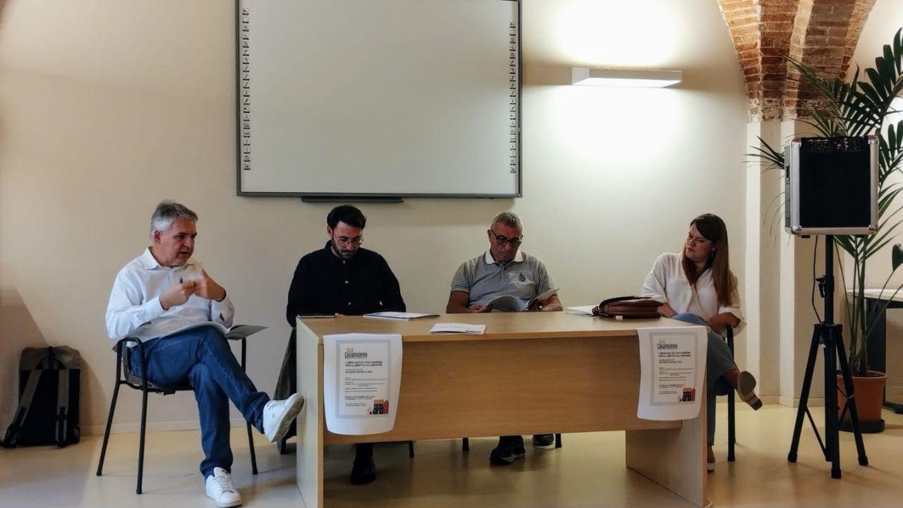 I presenti alla presentazione del bilancio sociale di Casa Insieme che collabora con l’Unione Valdera per l’emergenza abitativa
