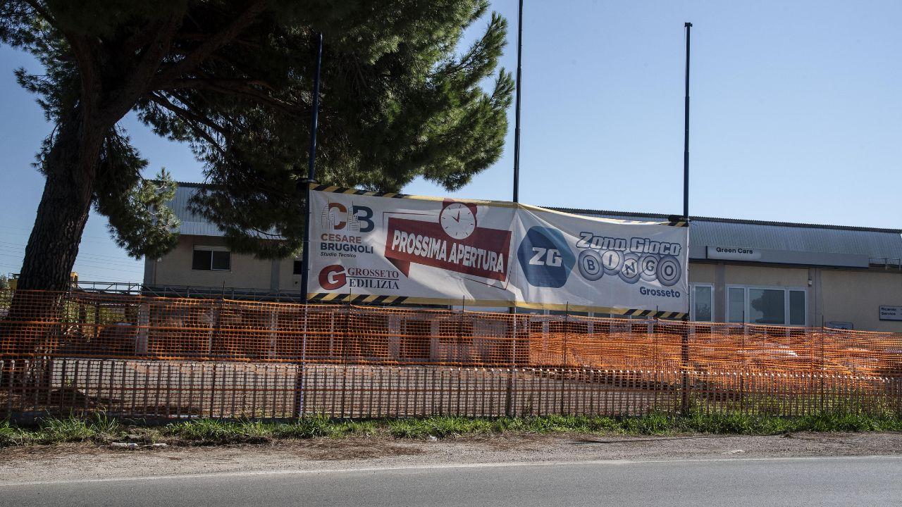 La nuova sala Bingo verrà realizzata nel capannone di via Aurelia Nord.  (foto Agenzia Bf)