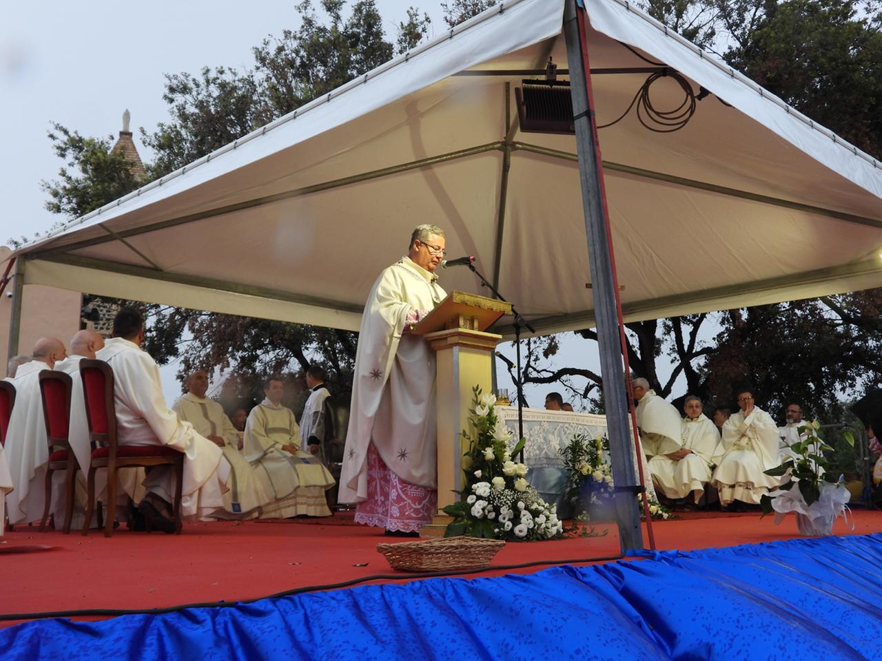 L’arcivescovo di Oristano: «Meno messe e più incontri per ripopolare la Chiesa»