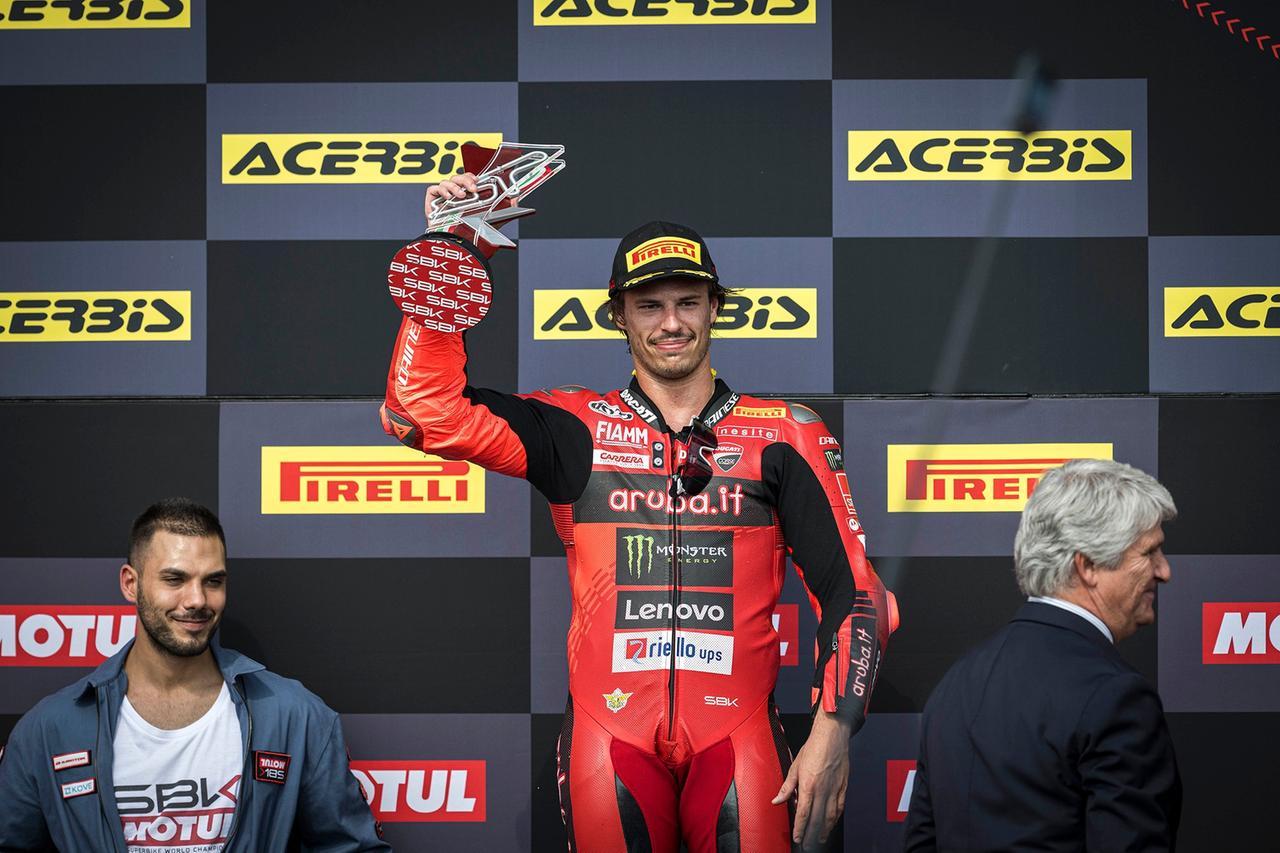 Mondiale Superbike , Bulega terzo a Cremona si avvicina alla vetta