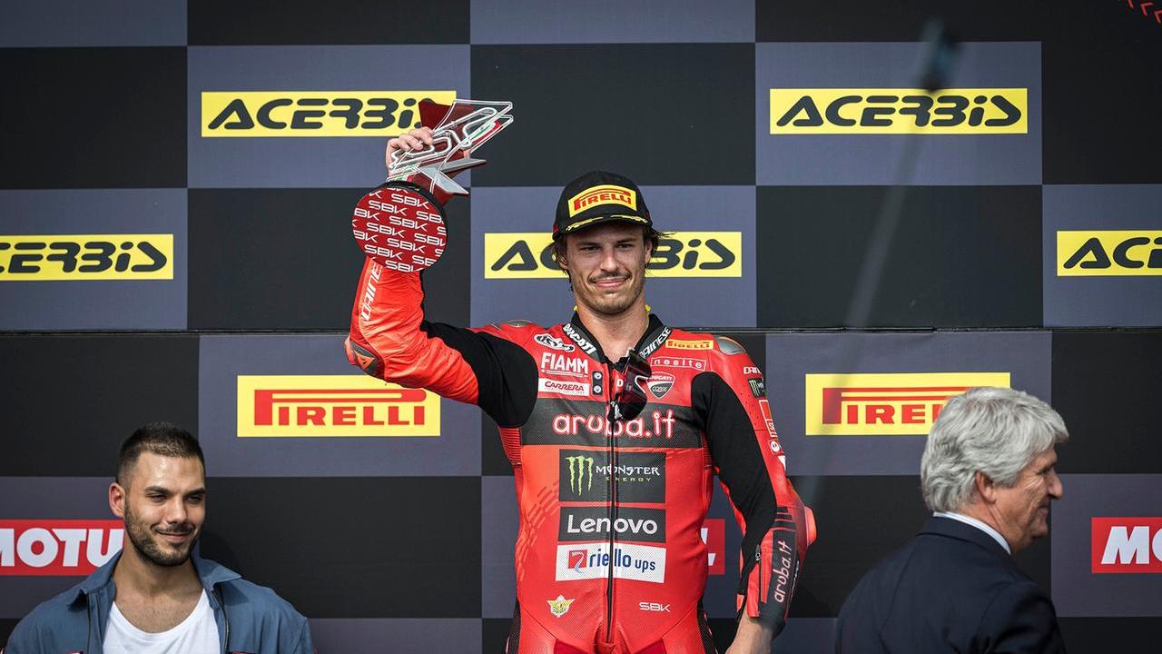 Mondiale Superbike , Bulega terzo a Cremona si avvicina alla vetta
