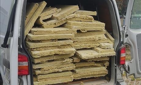 Modena, 120 chili di rifiuti edili nel furgone: pensionato nei guai