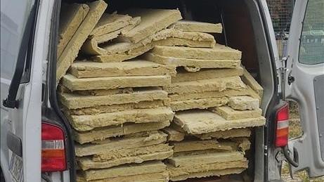 Modena, 120 chili di rifiuti edili nel furgone: pensionato nei guai