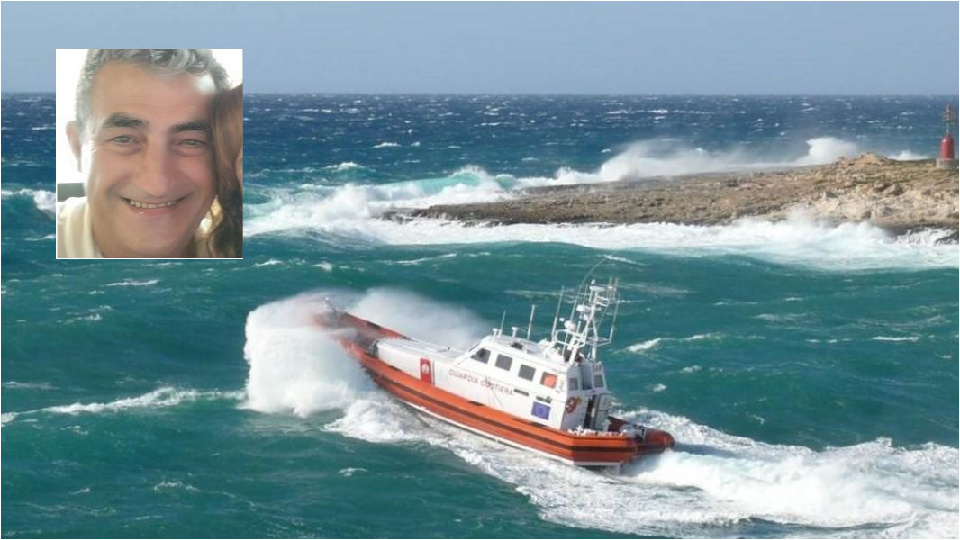 
	Gesumino Olivieri e una motovedetta della Capitaneria&nbsp;

