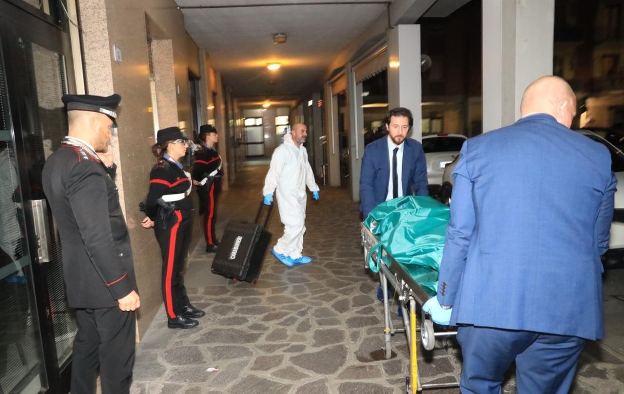 Donna uccisa in casa a Spezzano, si cerca il figlio