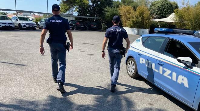 Torre del Lago, rapina violenta vicino alla spiaggia: c’è un arresto