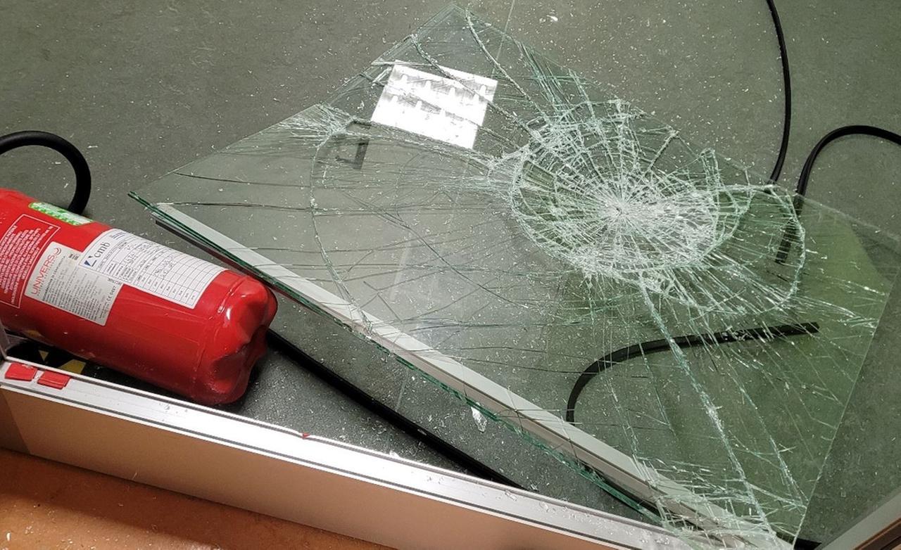 Cona, estintore contro la porta del Reparto psichiatrico al Sant’Anna