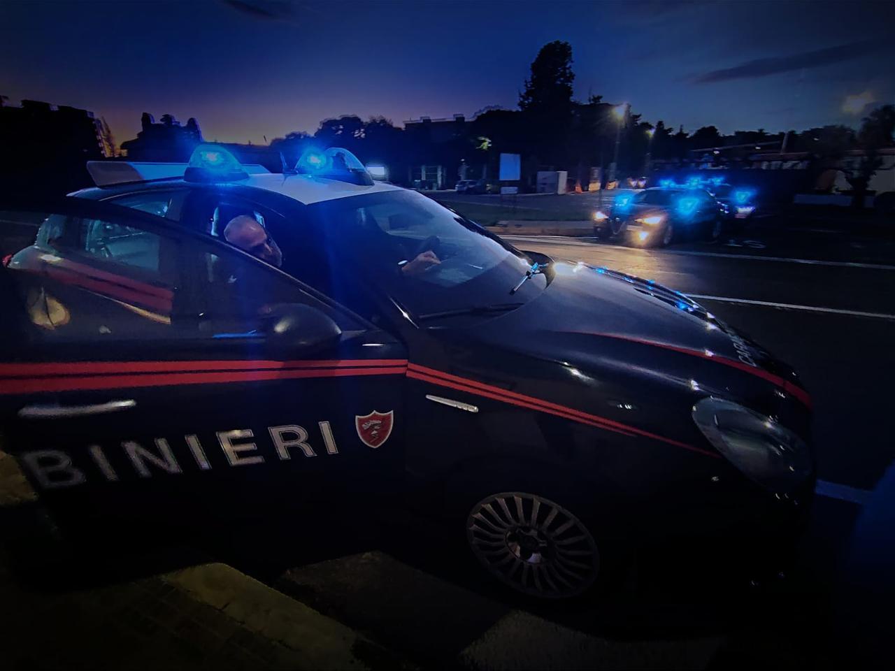 
	Una pattuglia dei carabinieri (foto d'archivio)

