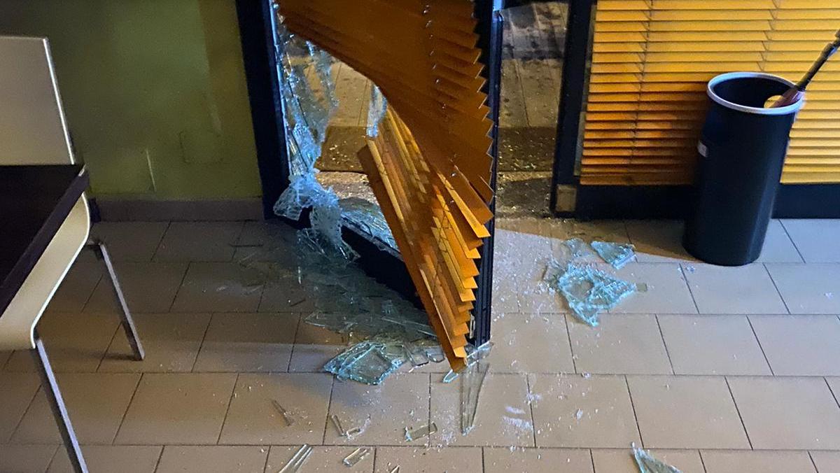 Spaccata al bar col tombino, rubati 2mila euro di Gratta e vinci