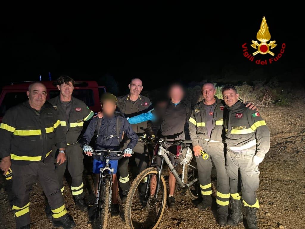 Padre e figlio bikers si perdono nelle campagne di Castiadas