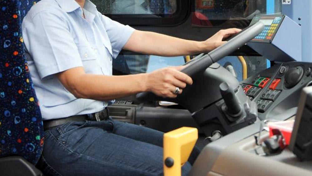 Lucca, schiena a pezzi per la guida del bus: autista vince causa con l'Inail