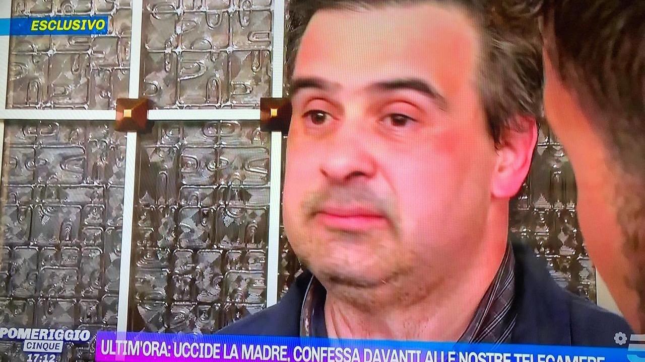 Donna uccisa a Spezzano, il figlio confessa in tv: «Ho strangolato io mia madre»