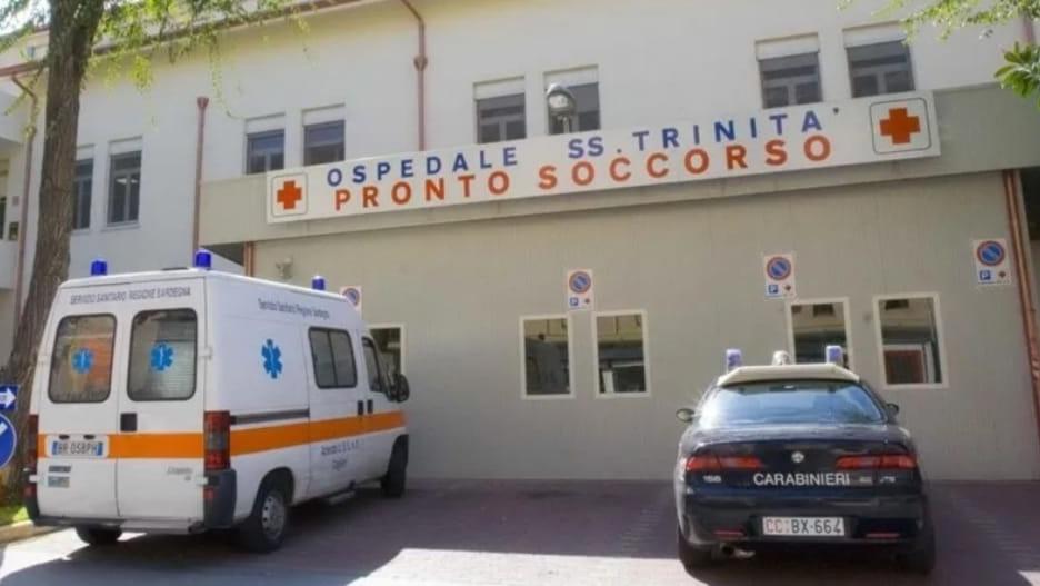 Insulta e minaccia il medico e altri pazienti al pronto soccorso: arrestato a Cagliari