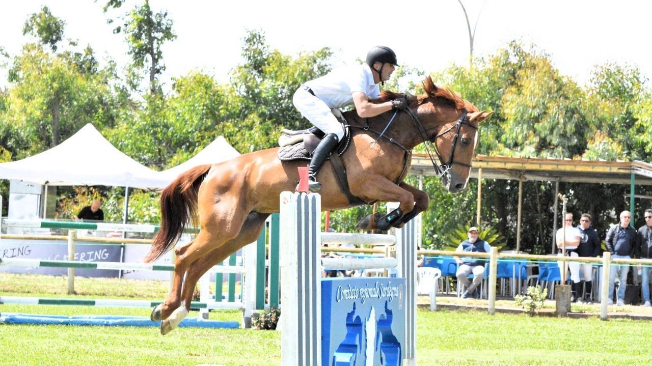 Una gara di salto a ostacoli alla Soe