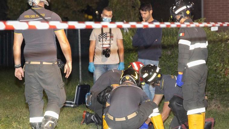 Donna morta nel canale a Modena, i dubbi della famiglia: «L'hanno spinta?»