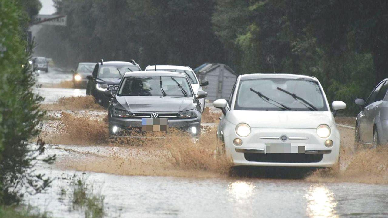 Auto in difficoltà sulla via della Principessa (foto Paolo Barlettani)<br />
