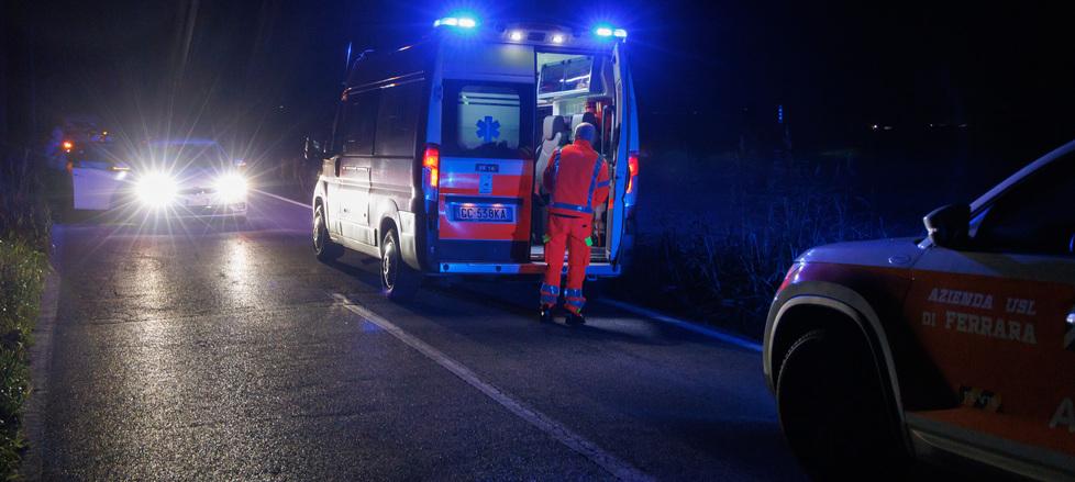 Mizzana, scende dall’auto ancora in corsa: ferita una ragazza