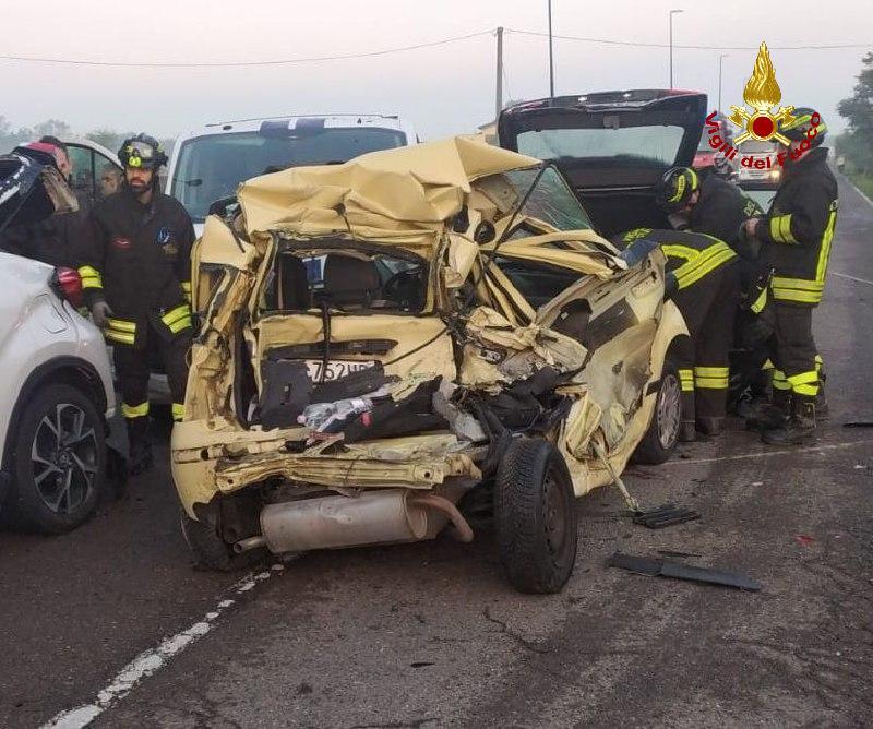 Schianto sulla via Emilia, sei feriti e traffico in tilt