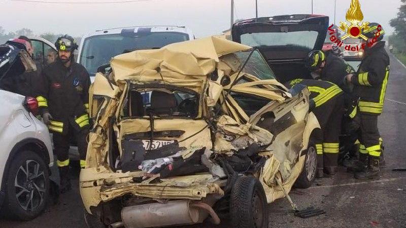 Schianto sulla via Emilia, sei feriti e traffico in tilt