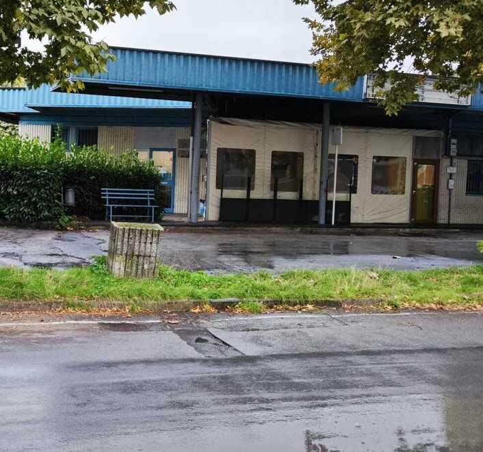 Castelnuovo, aggressione al terminal dei bus: studenti picchiati a colpi di casco