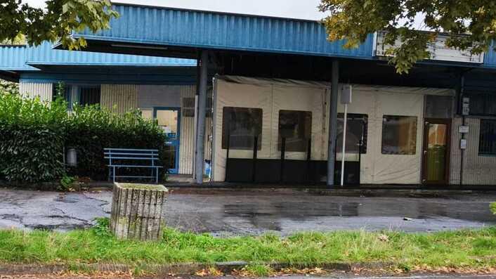 Castelnuovo, aggressione al terminal dei bus: studenti picchiati a colpi di casco