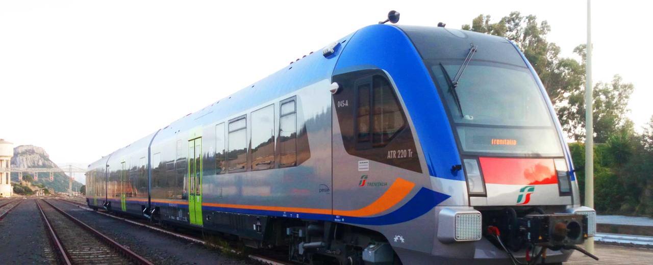 Bloccati sul treno in mezzo al Campidano: odissea per centinaia di passeggeri diretti da Cagliari a Oristano